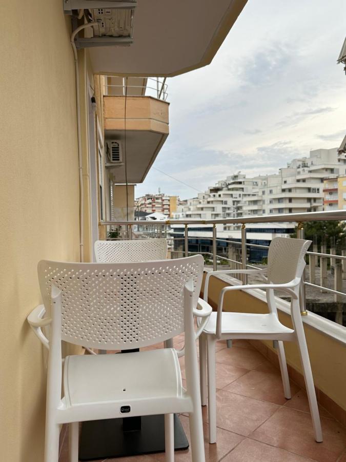 Cozy Twobedroom Apt. Beachfront Apartament